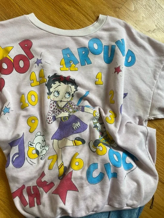 Betty Boop Pastel Pink Kids Graphic Sweatshirt with Colorful Print - Picture 2 of 7